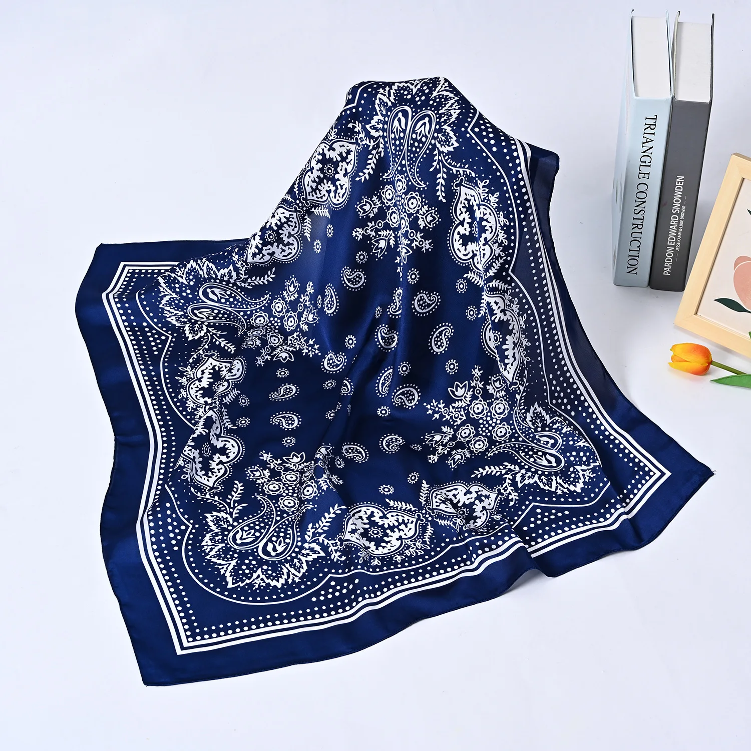 Syhood 70 cm quadratische Satin-Kopftücher, Satin-Bandanas für Damen, Satin-Stirnband-Schals, Seidengefühl-Schal, Boho-Kopfbedeckung – Detail 4