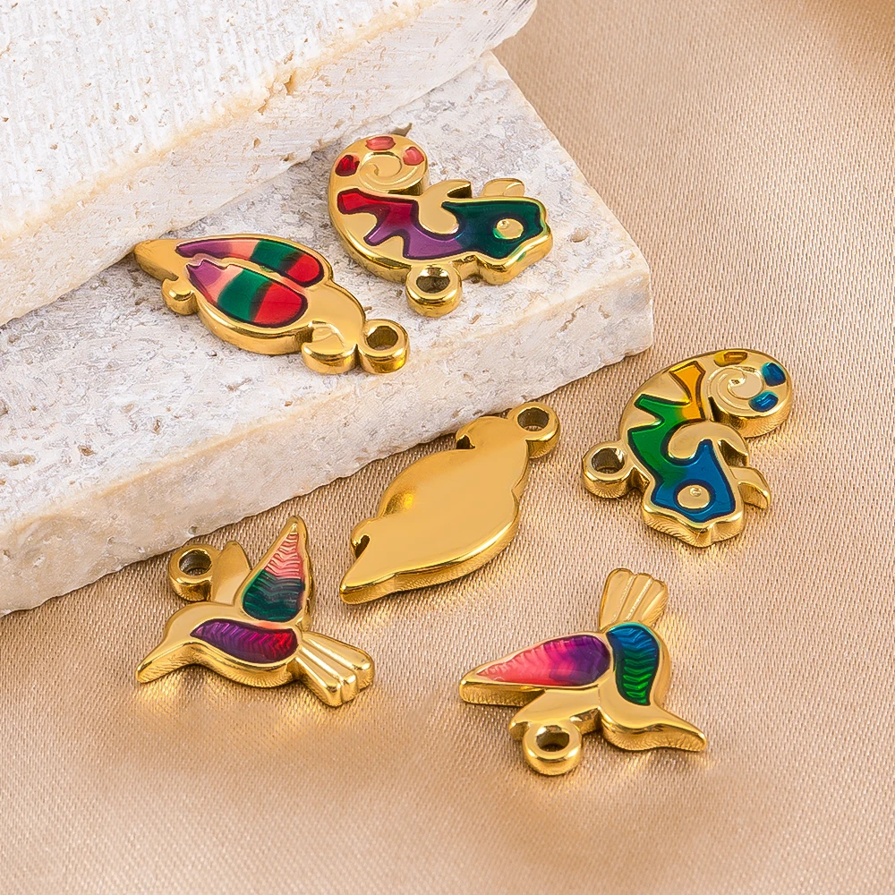 2pcs Stainless Steel Parrot Chameleon Hummingbird Pendants Animal Series Charms for DIY Necklace Jewelry Accessories Wholesale