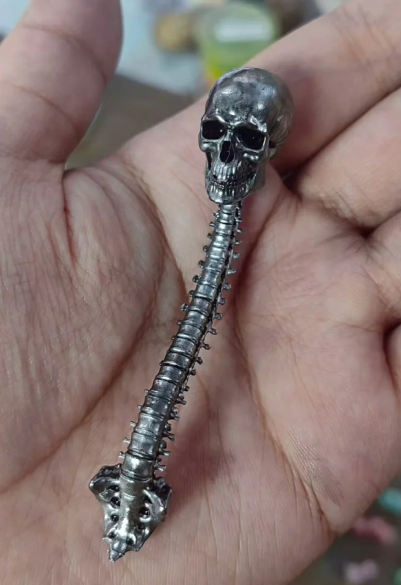 Modello di accessori per la colonna vertebrale del teschio di colore metallico in scala 1/12 per figura da 6 pollici
