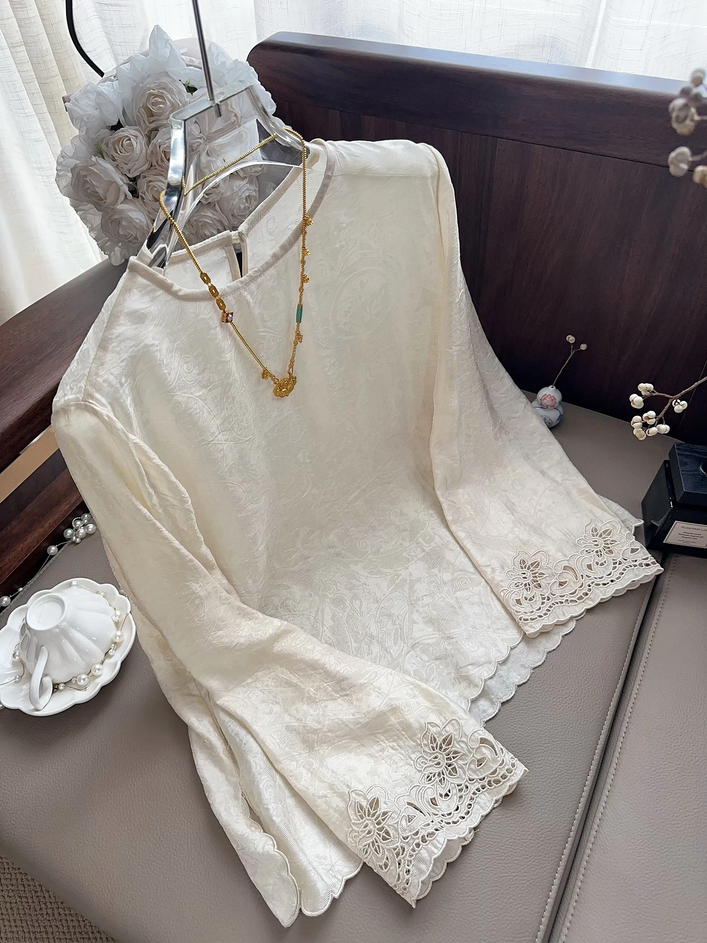 

2026 Spring New Chinese Style Women's Shirt round Neck Long Sleeve Embroidered Lace Trim Base Top Mingshui Breathable Loose Fit