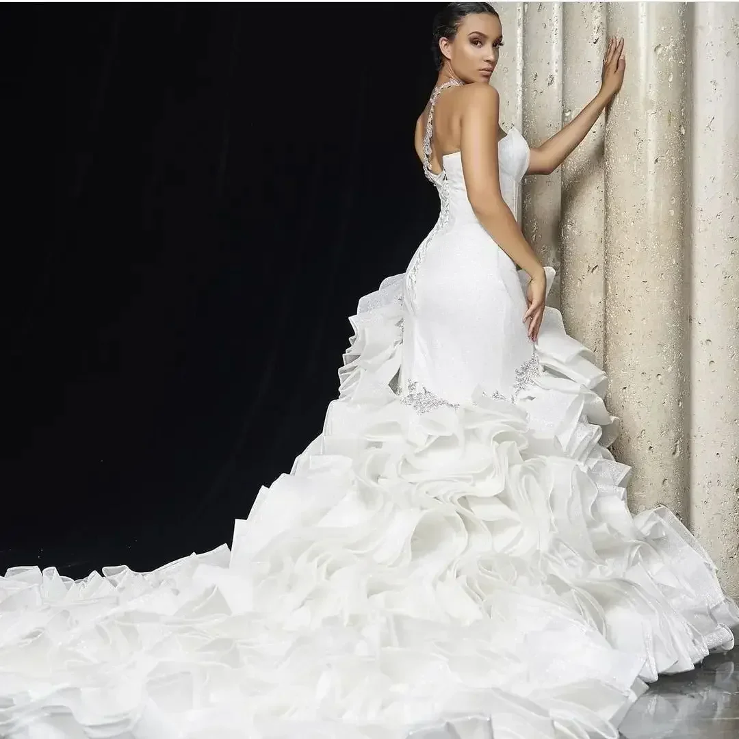 Abiti da sposa personalizzati con perline scintillanti e cristalli, abito da sposa a sirena, abiti da sposa con volant a cascata con spacco laterale in organza