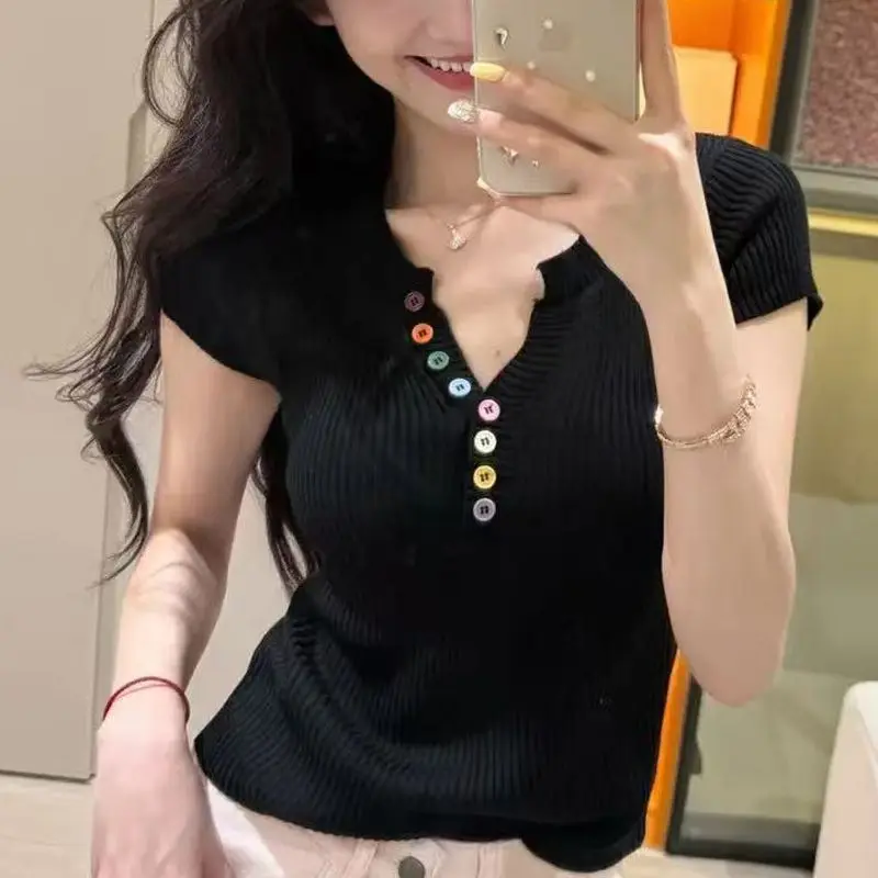 เสื้อยืดคอวีแขนสั้นอเนกประสงค์ถักเสื้อสเวตเตอร์ผู้หญิงที่สมบูรณ์แบบในฤดูร้อน มีความกระชับสัดส่วนและไม่ซ้ําใคร เสื้อสวยมาก