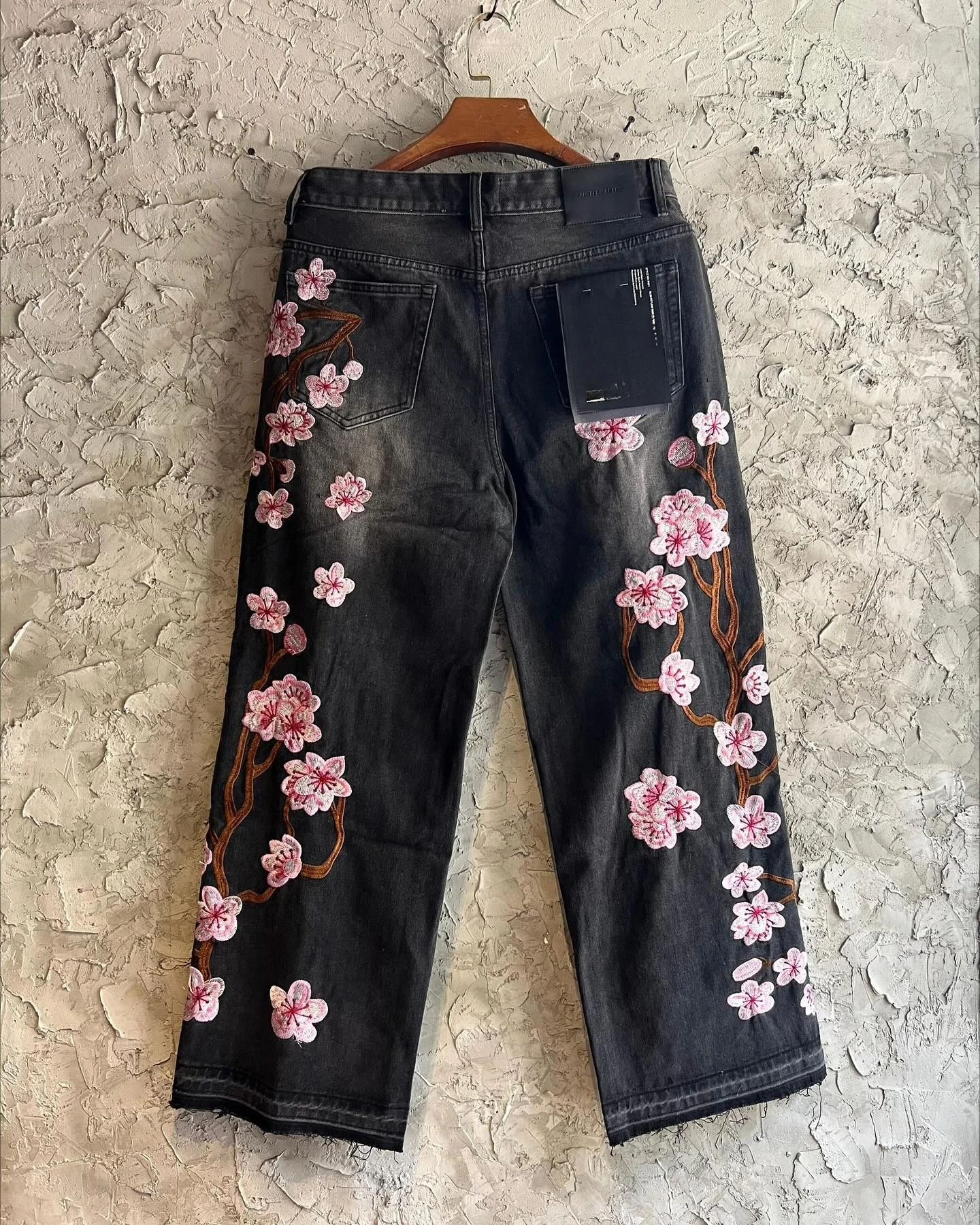 NEUE Streetwear Kirschblüten Stickerei Coole Jeans für Unisex Hip Hop Baggy Low Rise Mode Breite Bein Denim Hosen Kleidung