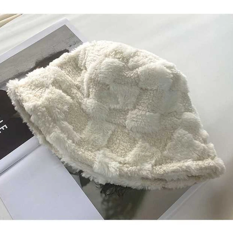 2023 Women's Winter Golf Fisherman Hat Checkerboard Sheep Velvet Winter Warm Plush Hat Outdoor Clothing Accessories