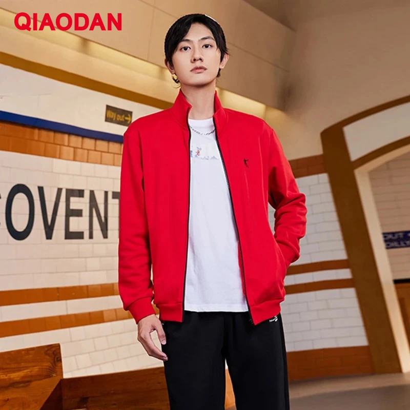 

QIAODAN спортивная куртка мужская 2025 свободный воротник-стойка с длинным рукавом вязаный кардиган топы мужская теплая ветрозащитная красная куртка XWD33203369R