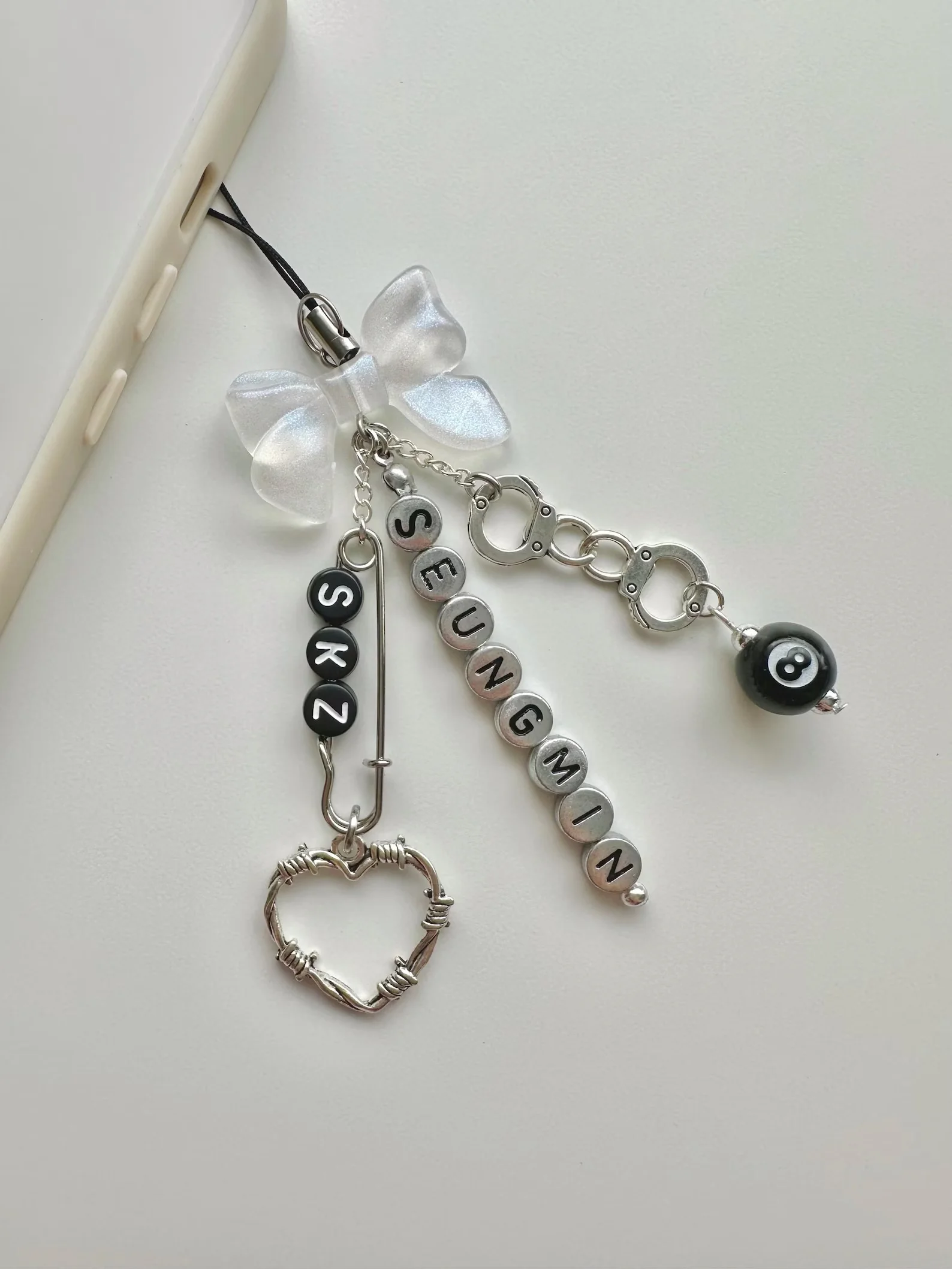 Handmade skz bow accessories stray children pin mobile phone charms, light stick charms, keychains
