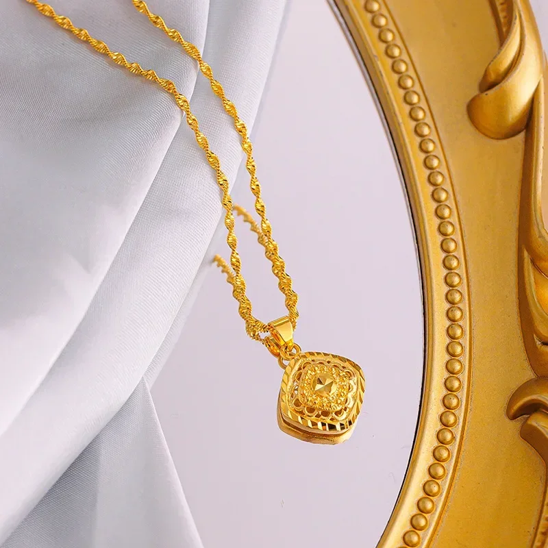 High Quality 999 24K Real Gold Necklace Temperament Womens AU750Diamond Pattern Small Square Pendant Clavicle Necklace