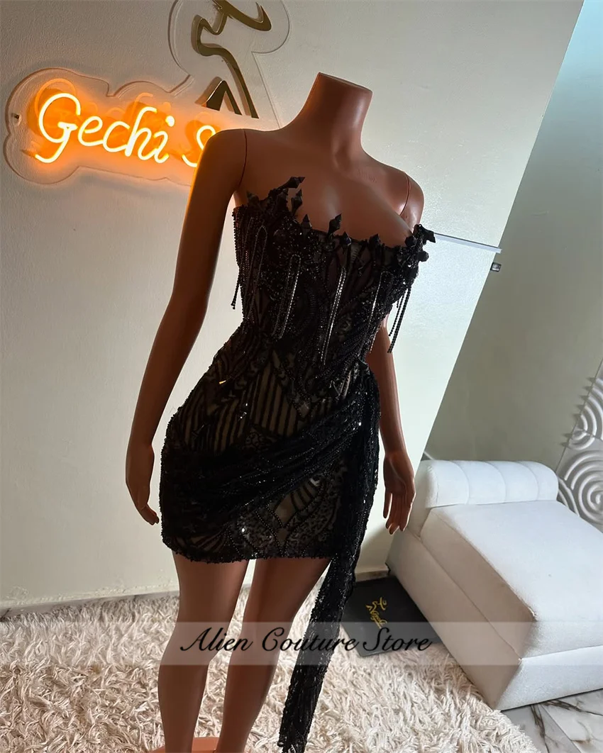 Błyszcząca Czarna Sukienka Koktajlowa Mini na Bal Maturalny, Studniówkę lub Urodziny z Kryształkami i Koralikami, Luksusowa Sukienka dla Dziewczyn o Czarnej Karnacji, Szyta na Miarę, Kolekcja 2025