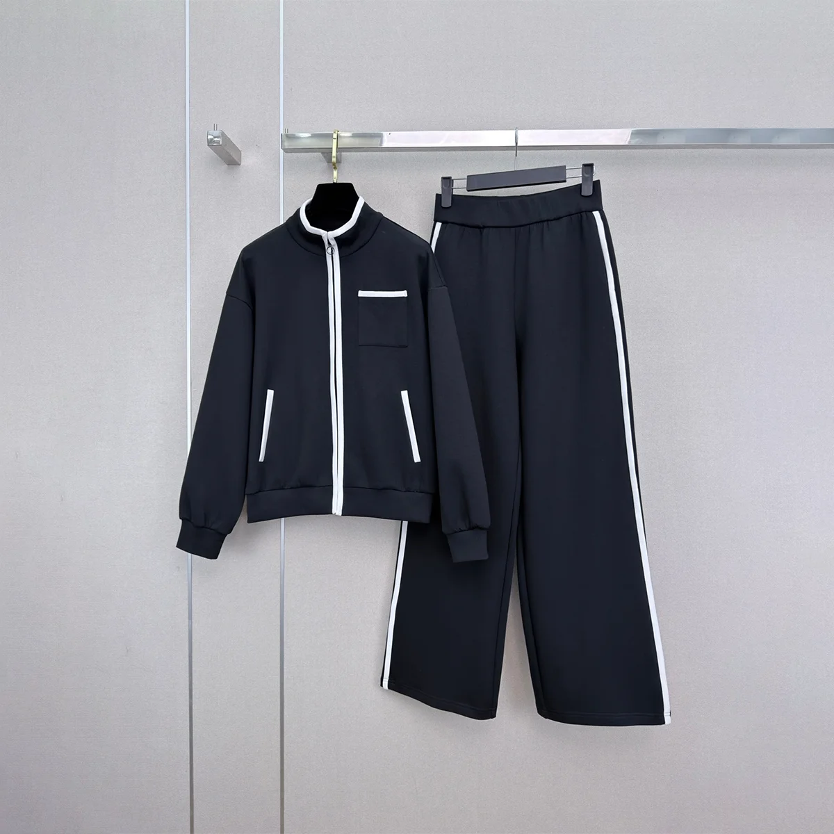 2026 High quality women's stand up collar zipper contrasting edge hoodie wide leg pants two-piece set--2692869