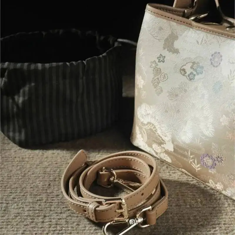 Vintage Song Brocade Embroidery Handbag Women Cheongsam Dress Bucket Ladies Elegant Gentle Landscape Crossbody Bag 2025 New