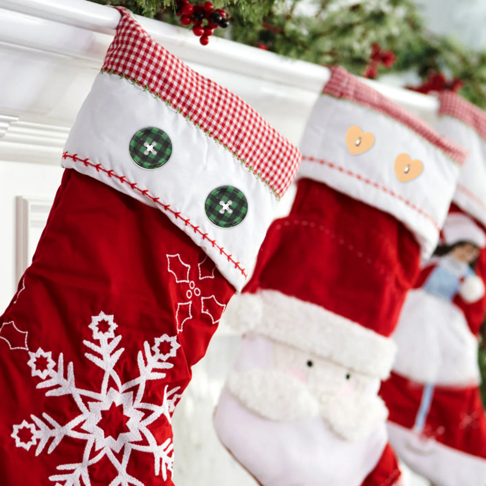 

300Pcs Christmas Wood Buttons Retro Style Decorative Buttons for Garment DIY Clothing Repair Craft Sewing Accessories