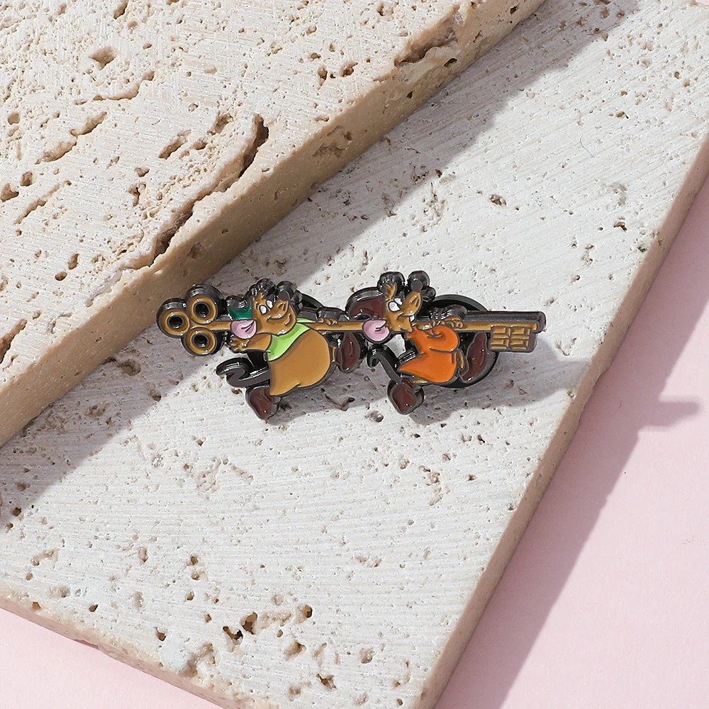 1 قطعة الرسوم المتحركة لطيف خرافة سندريلا بروش جاك وجوس المينا دبوس ظهره الملابس والمجوهرات شارة معدنية اكسسوارات هدية