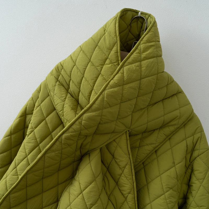 Рисунок 5 - Женская осенне-зимняя куртка-шарф