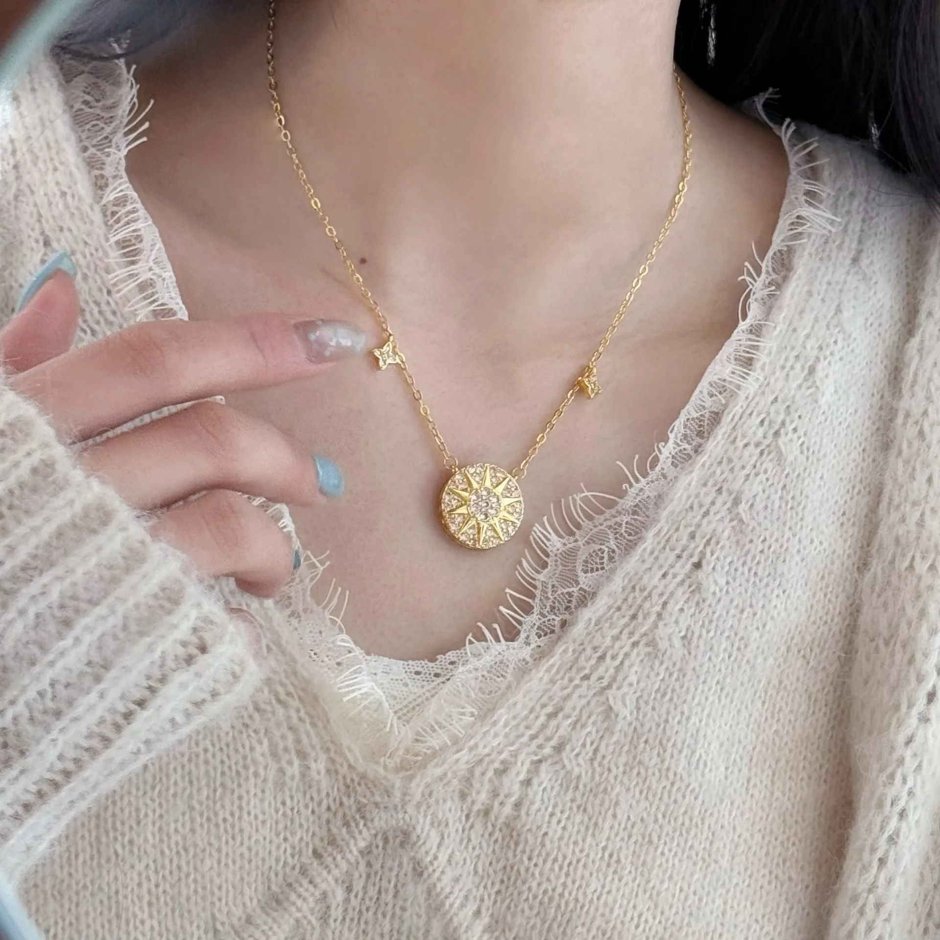 Tiktok best-selling French-style retro rhinestone four-leaf clover sunflower compass necklace anniversary birthday jewelry gifts