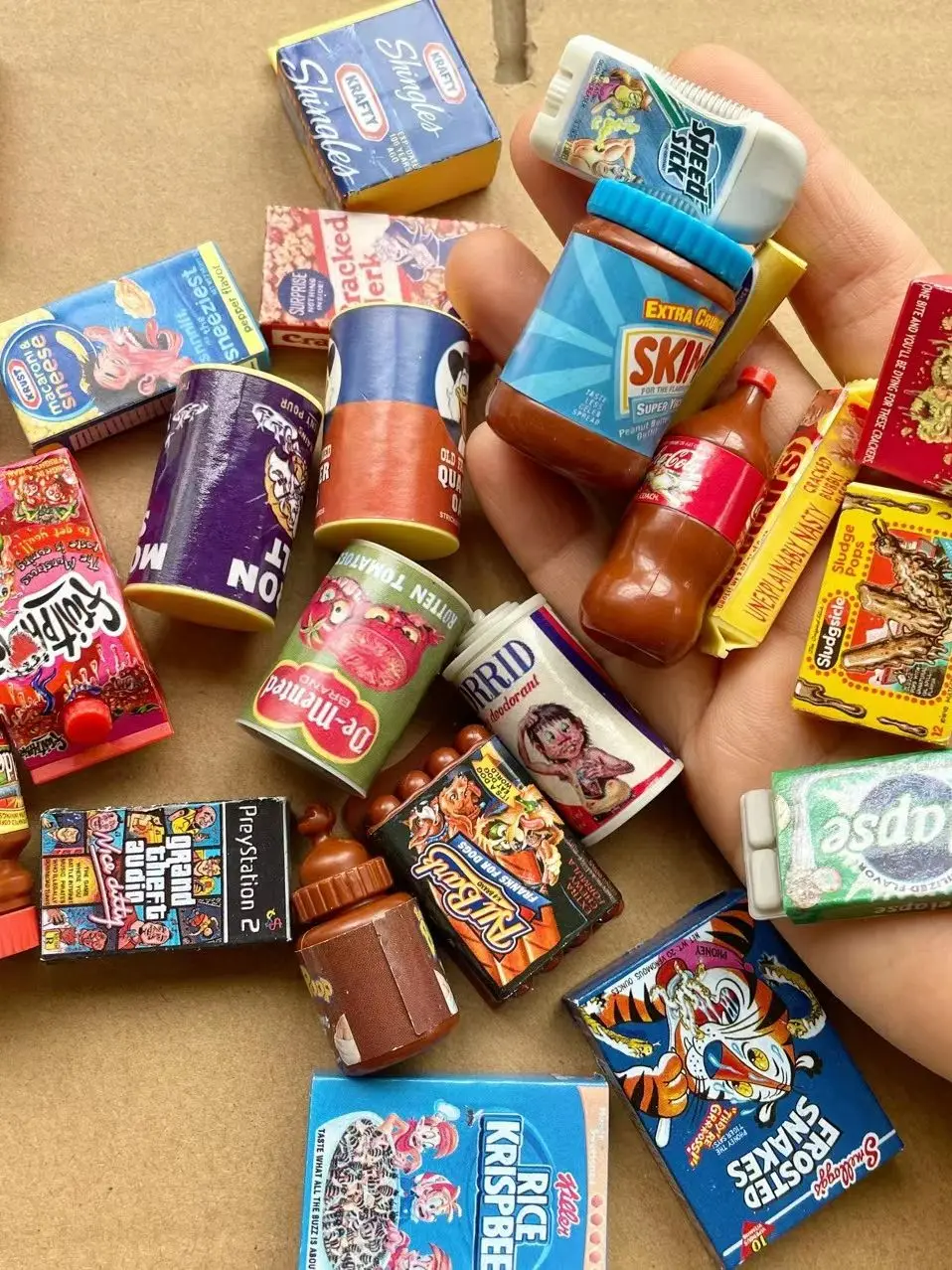 pacchetti stravaganti modello alimentare Mini marche mini bottiglie e lattine di merci in miniatura per supermercati una varietà di misti