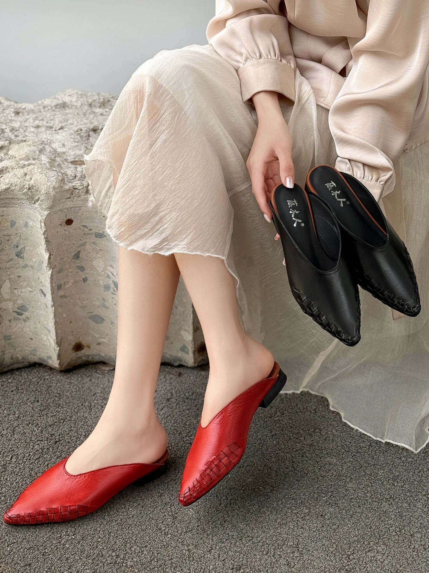 Handwoven Flat Bottom Mules Women's Summer Sandals Retro Pointed Toe Ladies Slippers Outdoor Wearable Breathable Leather
