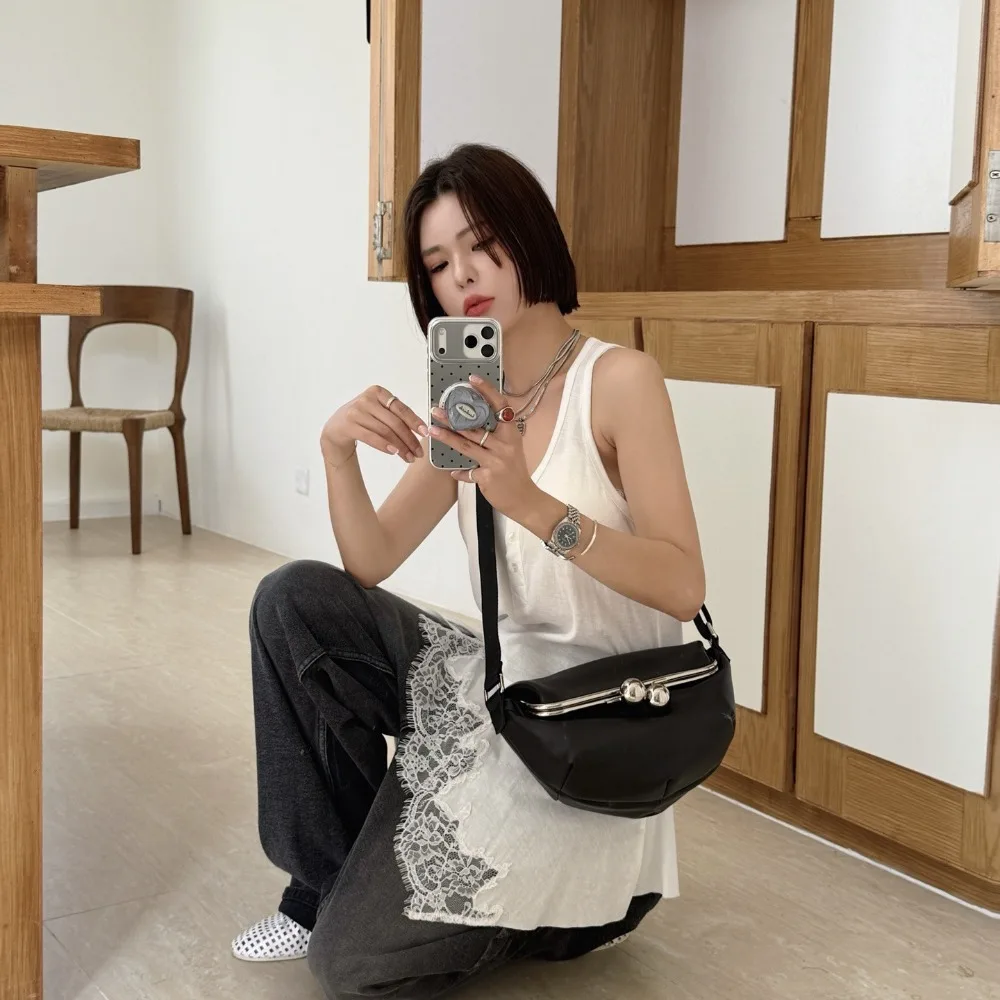 2026 New Clip Bag Crossbody Women's Simple Versatile Small Fashion Simple Casual Daily Elegance Texture Unique Premium Shoulder