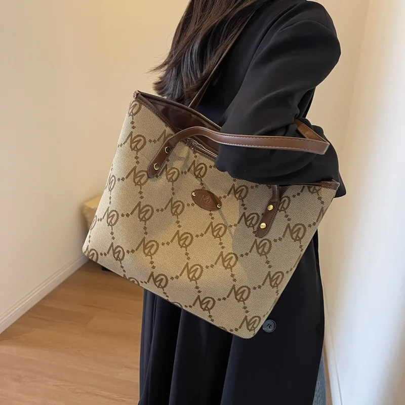 

2025 Korean-Style Retro Tote - Minimalist Textured Large-Capacity, Work Commute Shoulder/Handheld Bag