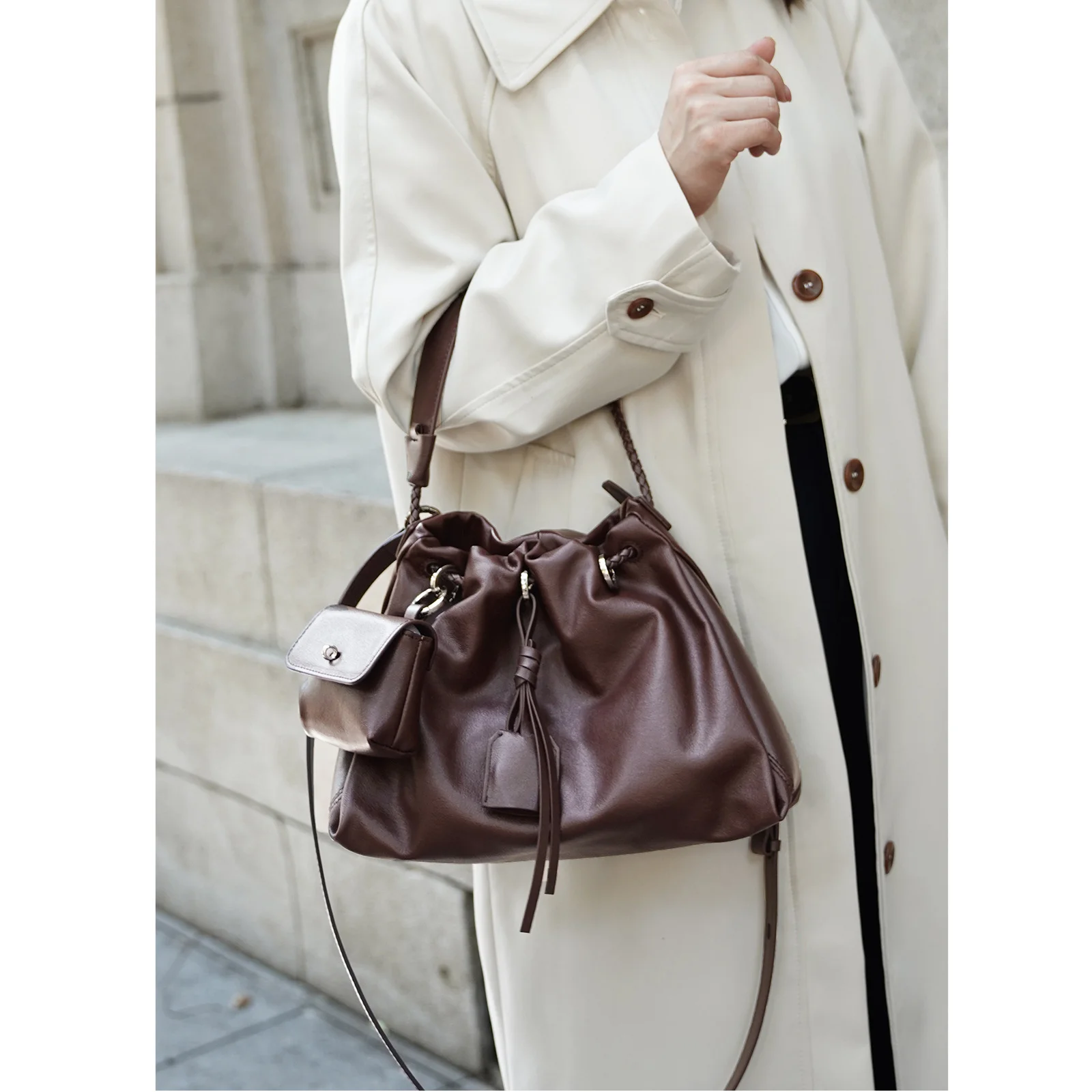 

New Cloud-Shaped High-End Simple Retro Handbag Women's Trendy Pleated Crossbody Shoulder Bags Top Layer Cowhide Small Wallet