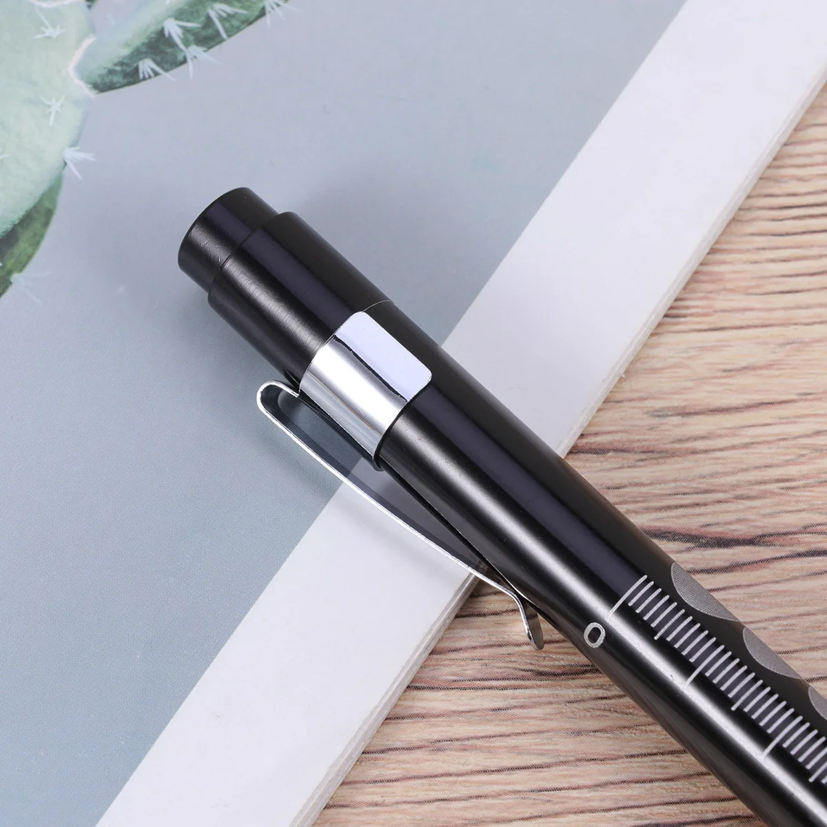 Medical Surgical LED Black Emergency Emt Clip Bright Clear Light Push Button on Off Long Use Time Surgical Pen Light