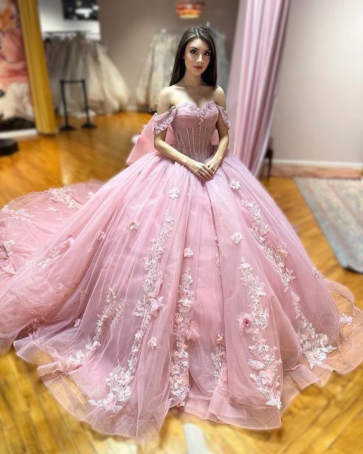 ชุดเดรสสีชมพู15 Quinceanera ชุดราตรีเปิดไหล่ลายดอกไม้ชุดไปงานเต้นรำลูกปัดคริสตัลชุดเดรสปาร์ตี้ฟูฟ่อง