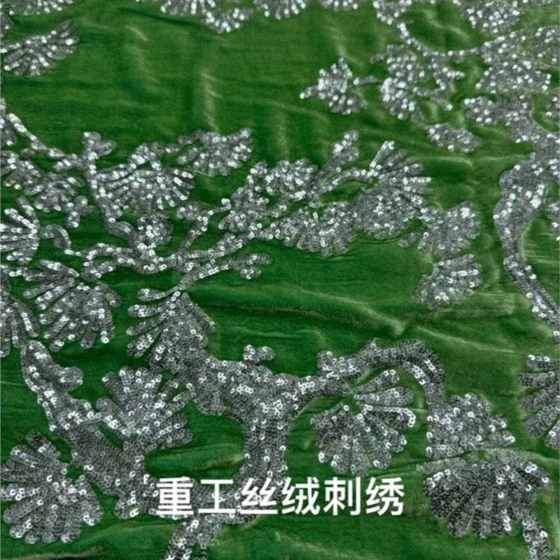 하이 엔드 맞춤형 신제품 그린베이스 실크 벨벳 실버 파인 중공업 자수 패브릭 탑 세트