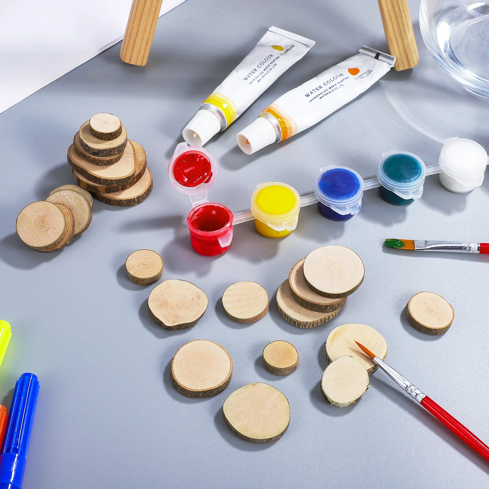 

100Pcs Natural Wood Discs 1.5-3Cm Handcrafted Log Slices with Bark Rim for DIY Decoration Craft Ideas Table Number Tags