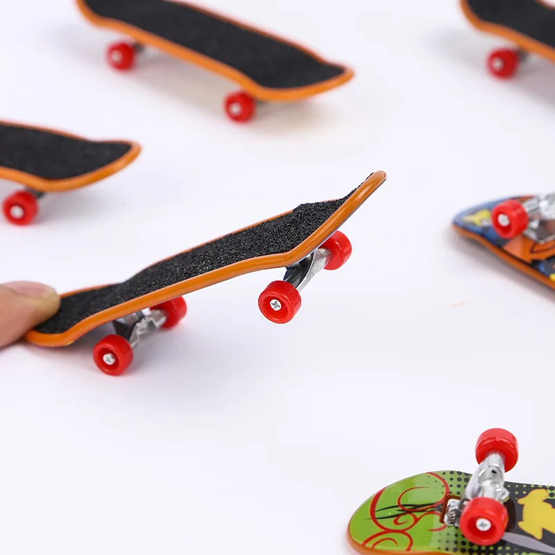 3-teiliges Mini-Profi-Skateboard, Tech-Truck, coole Finger-Sportarten, Kunststoff-Skateboards, kreatives Fingerspitzenspielzeug für Erwachsene und Kinder