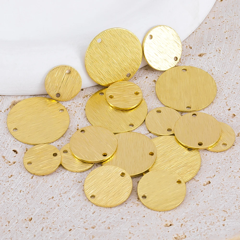 10개 듀얼 홀 브러시드 텍스처 라운드 구리 시트 DIY 맞춤형 펜던트 목걸이 장신구 의류 장식 공예품