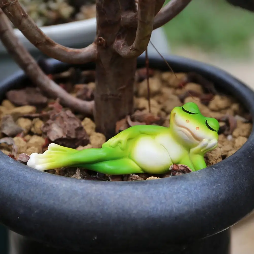 Mini Garden Decorations Frog Violin Figurine Mini Frog Violin Playing Statue Hand-painted Resin Garden Figurine for Patio