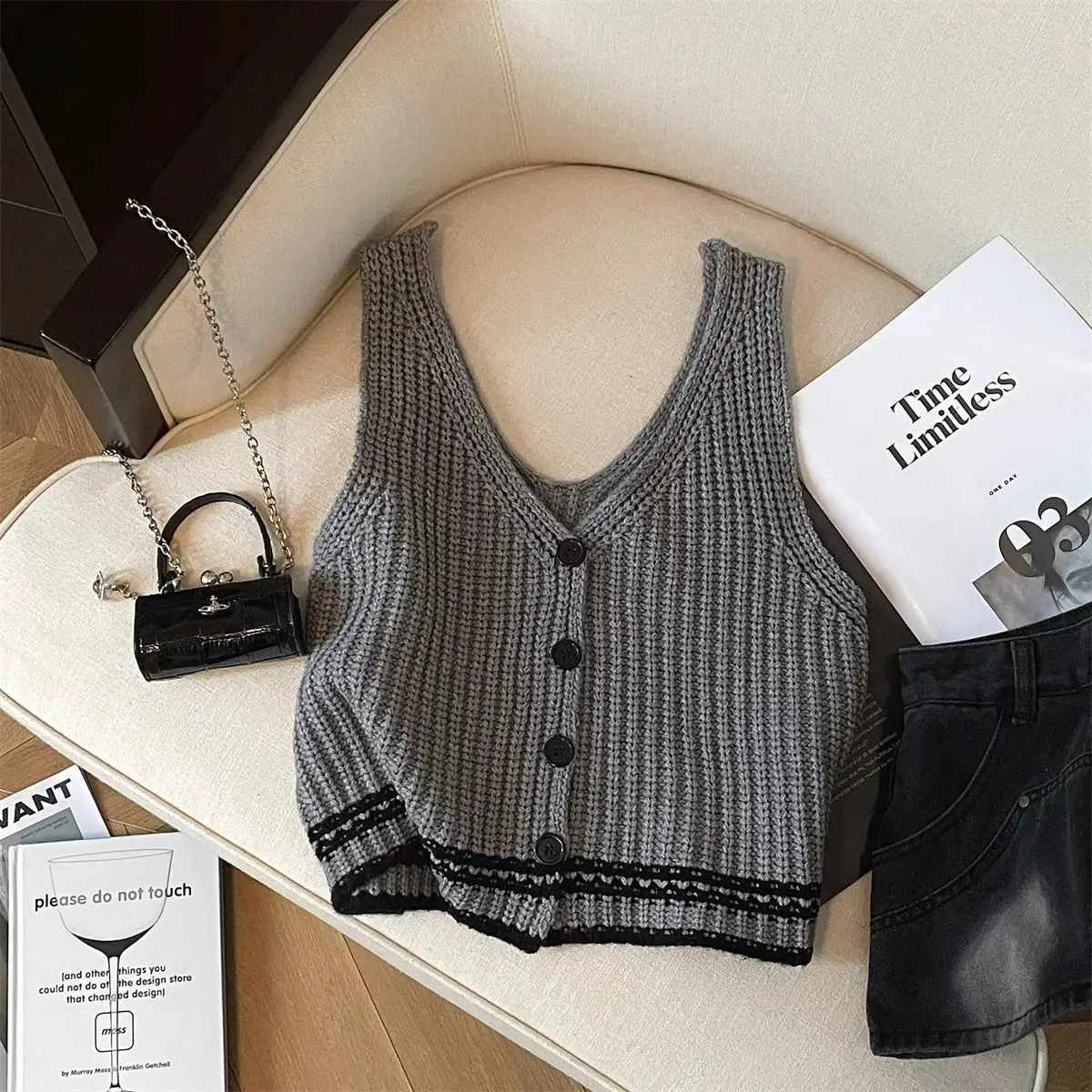 

Women‘s Brown French Vintage Knit Vest V-Neck Sleeveless Buttoned Waistcoat with Striped Hem
