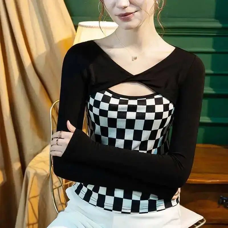 # 4457 Schwarz-Grün Kariertes T-Shirt für Damen mit Aussparungen, Sexy Zweiteiler-Optik, Figurbetontes Kurzarm-Shirt mit V-Ausschnitt