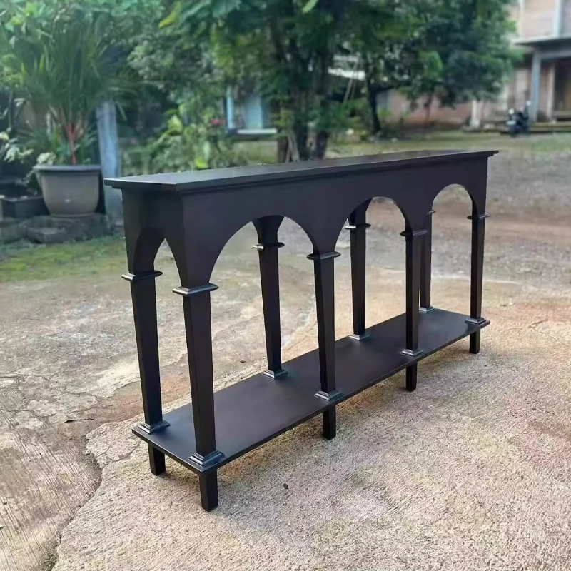 أريكة طاولة كونسول قديمة وحديثة وبسيطة، وطاولة عرض خلفية مناسبة لممر فندق المدخل العائلي أو البهو