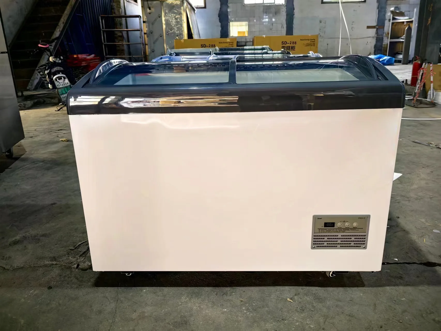 Commercial Mini Ice Cream Fridge Display Freezer 130L  for Sale