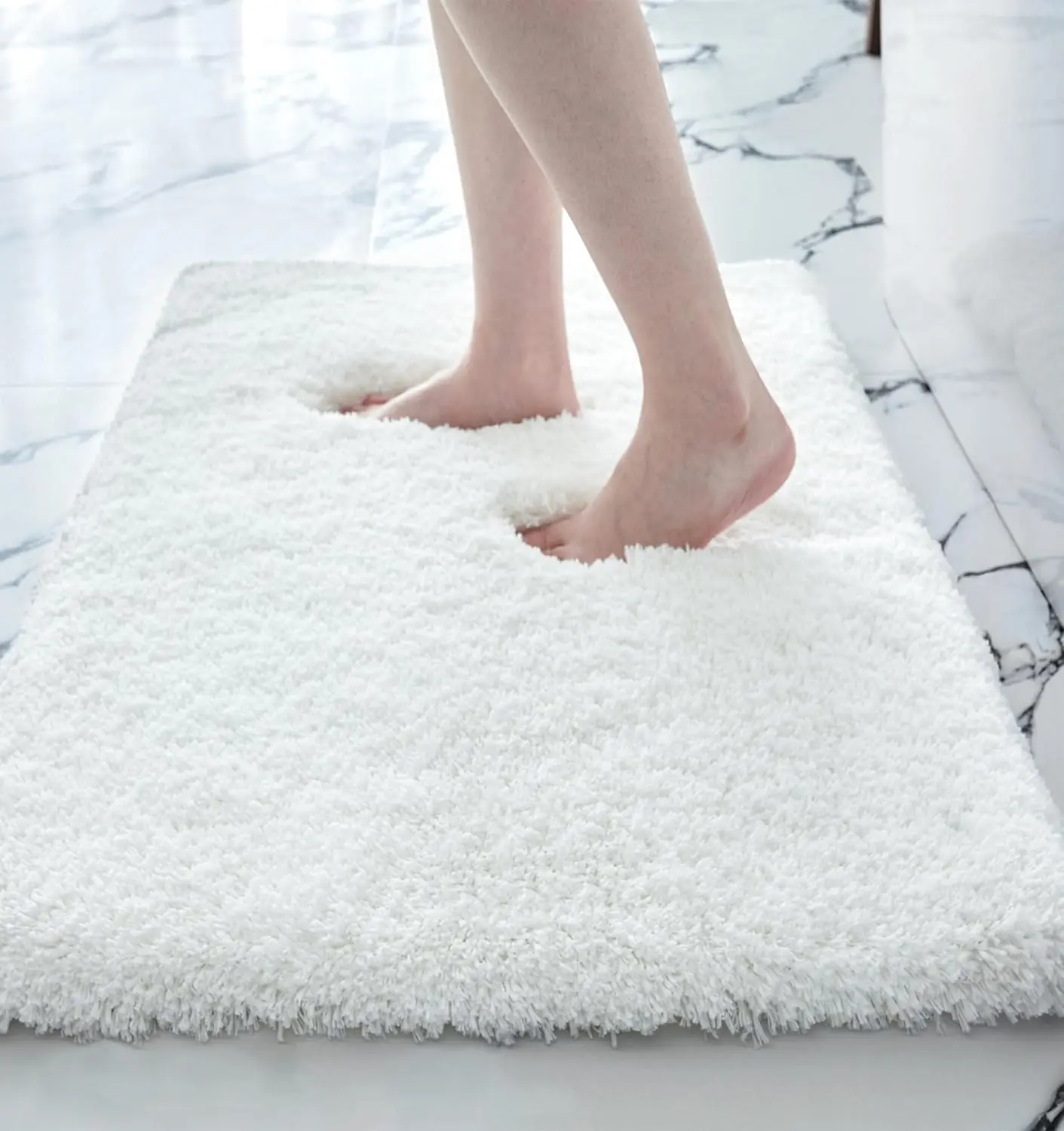 White Bathroom Rug 17x24 - Non-Slip Plush Small Bath Mat, Highly Absorbent Ultra Soft Fluffy Floor Mat Machine Washable for