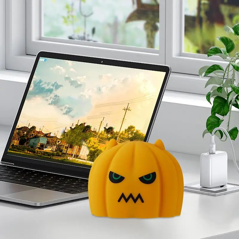 Cute Pumpkin Light Silicone USB Rechargeable Bedside Touch Lamp Creative Pumpkin Patting Light Bedhead Cartoon Night Light Sleep