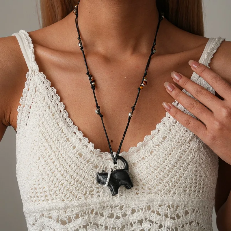 

Fashionable Tiger Eye Stone Imitation Pearl Flower Kitten Pendant Necklace for Women, Trendy Women To Wear Daily