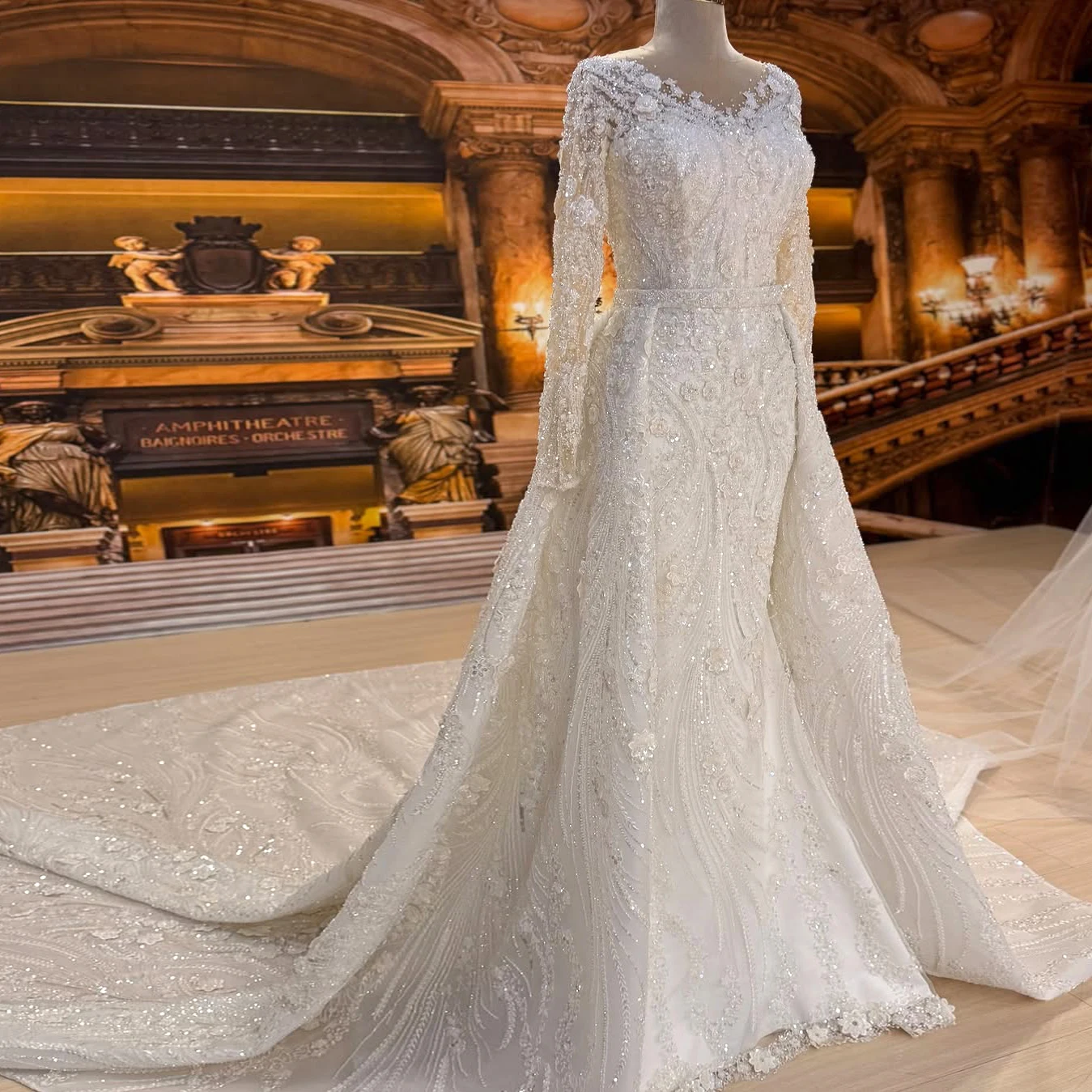 꽃 아플리케 자수 진주 웨딩 드레스 분리형 트레인 스팽글 피쉬 테일 웨딩 드레스 긴 소매 화이트 드레스
