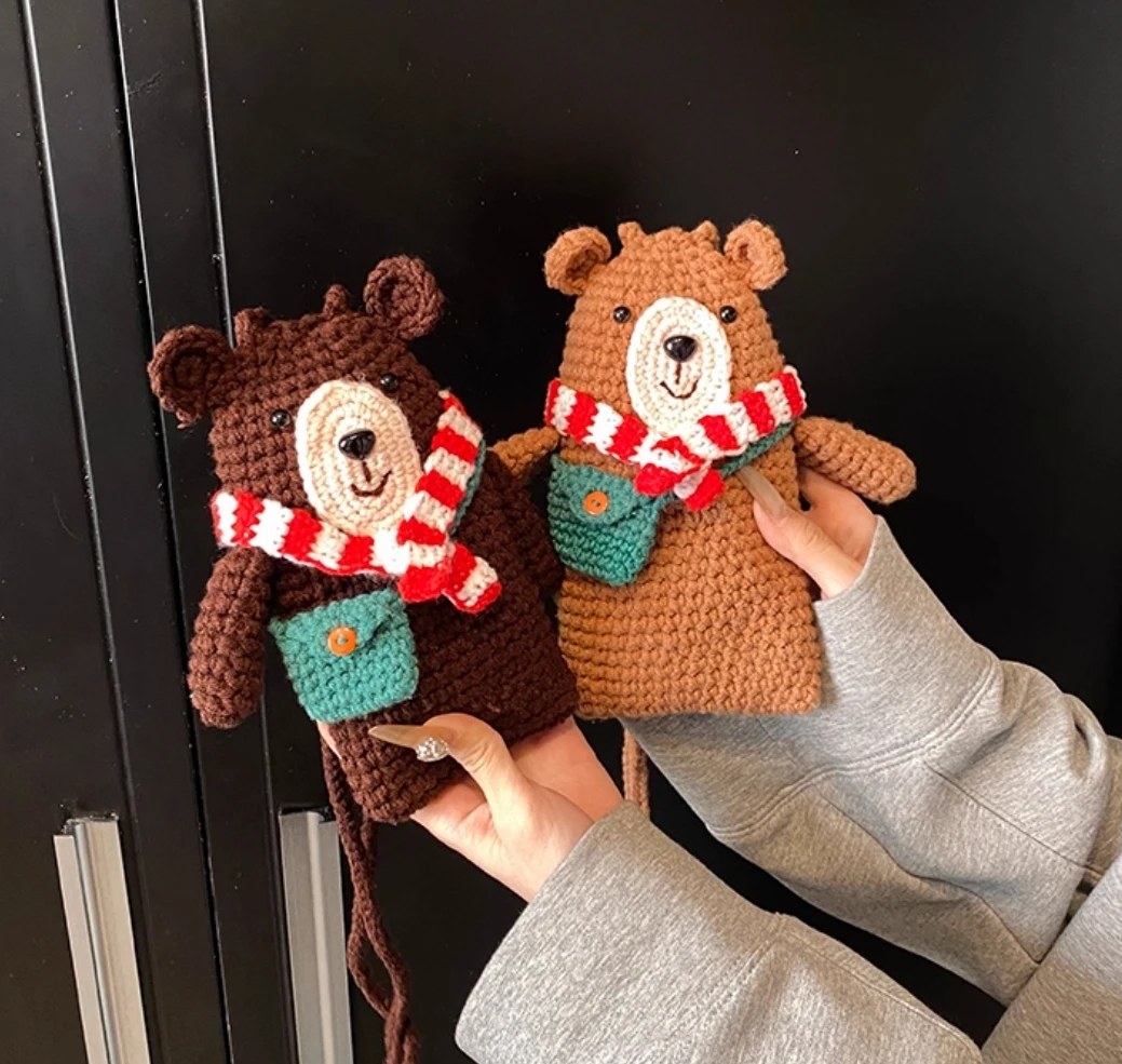 

New autumn and winter children's bags, cute bear, handmade crocheted woolen bag, finished product, stylish Christmas mobile phon