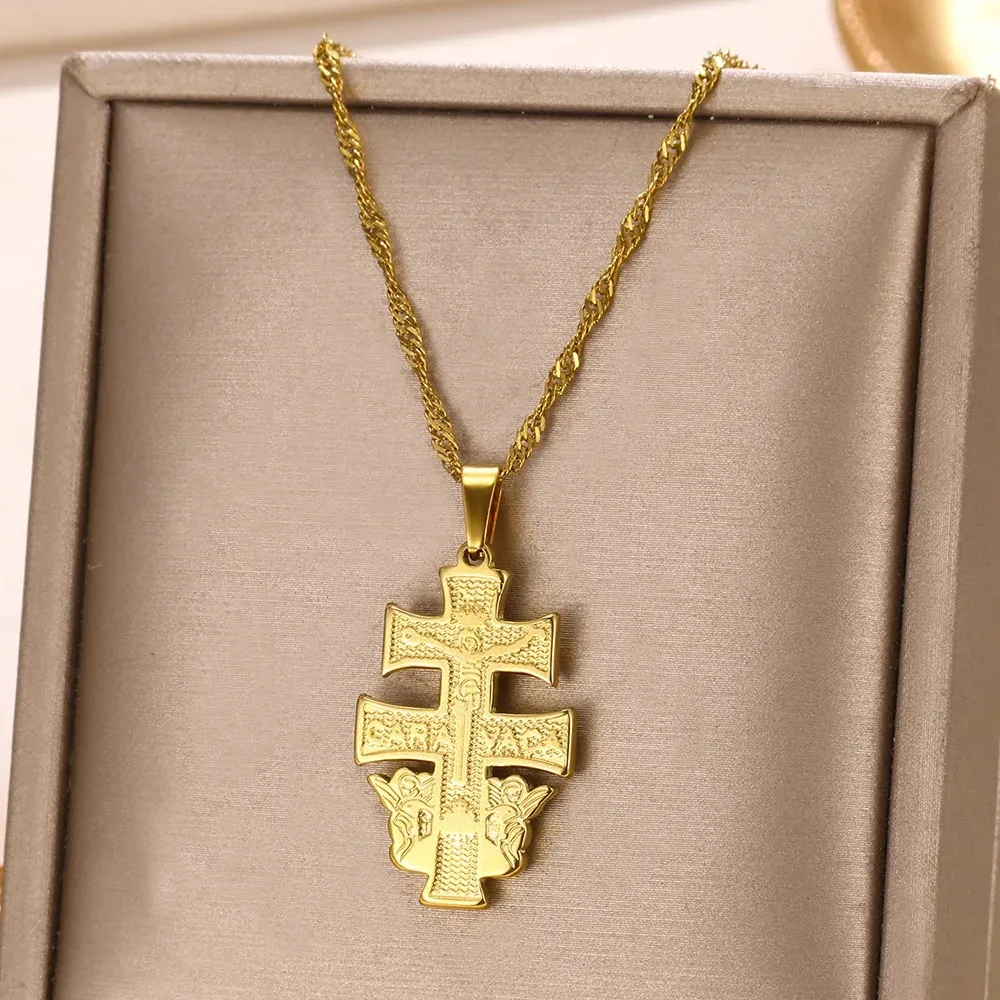 Collar cruzado de Color dorado para mujeres y hombres, Gargantilla con dije de crucifijo de Ángeles de Caravaca, joyería de rapero de acero inoxidable, regalo de Hip Hop