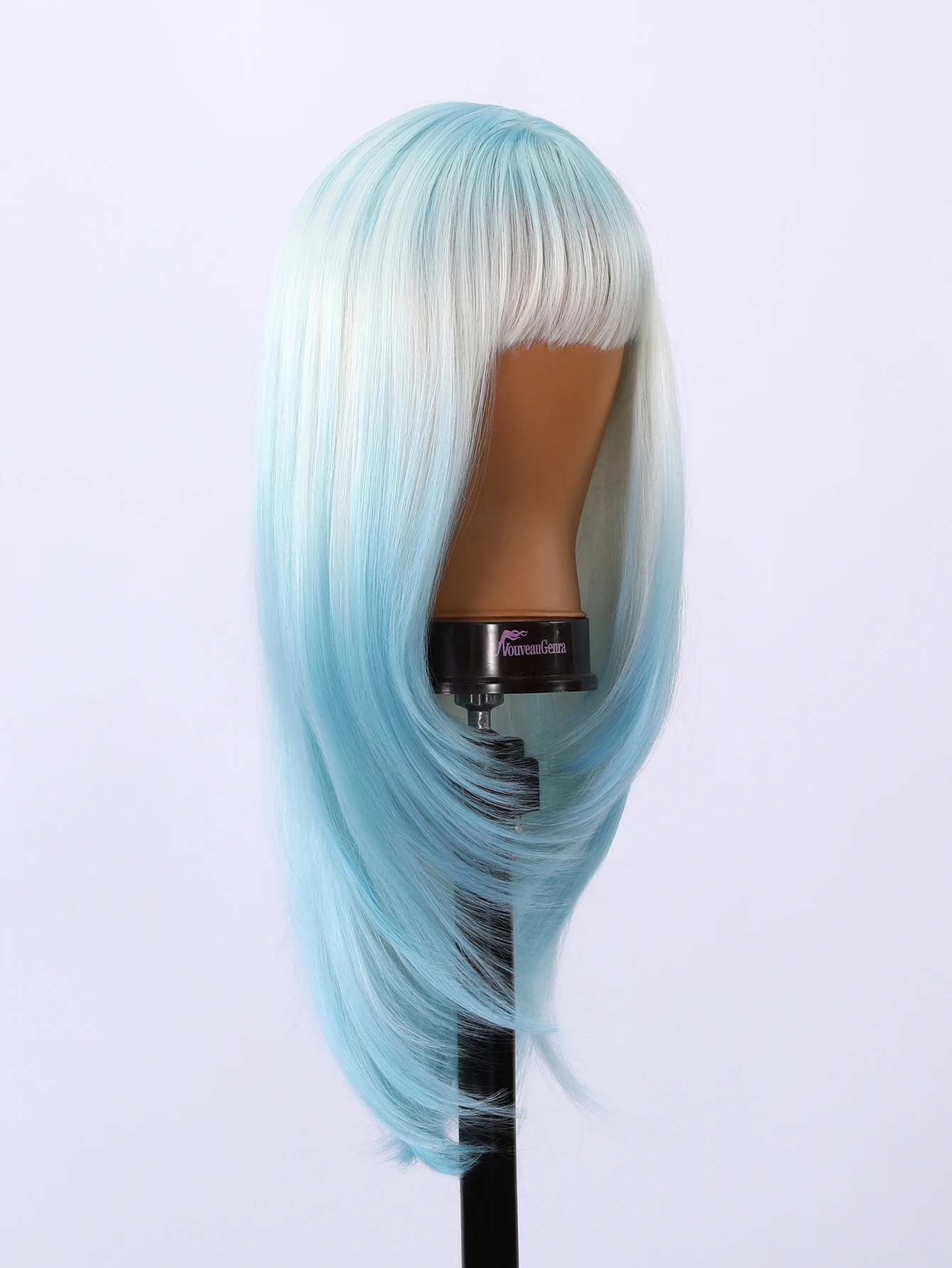 

1 женский парик, выполненный из термостойкого синтетического волокна, создающий естественный объем.