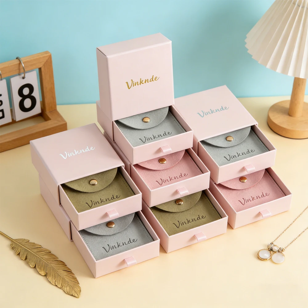 

24Pcs 8x8x1.7cm Pink Box Thin Kraft Paper Drawer Jewelry Packaging Boxes Microfiber Snap Button Bag Necklace Bracelet Gift Case