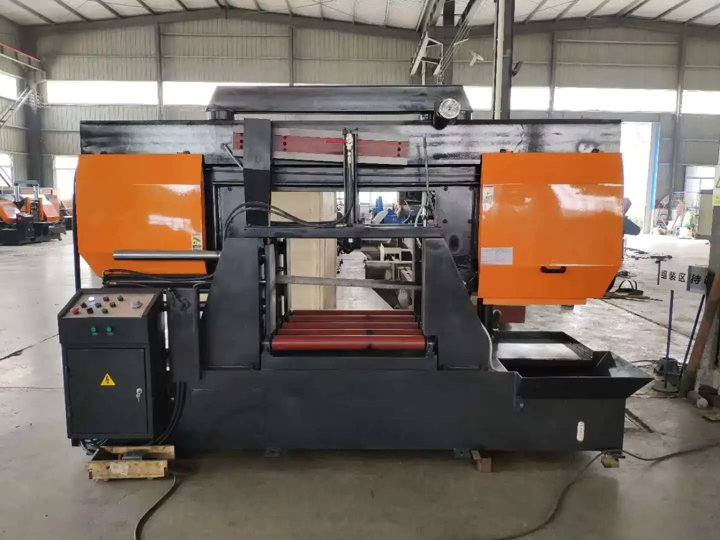 Hot Sale High Precision Semi Automatic Hydraulic Metal Cutting Horizontal Band Saw Hine