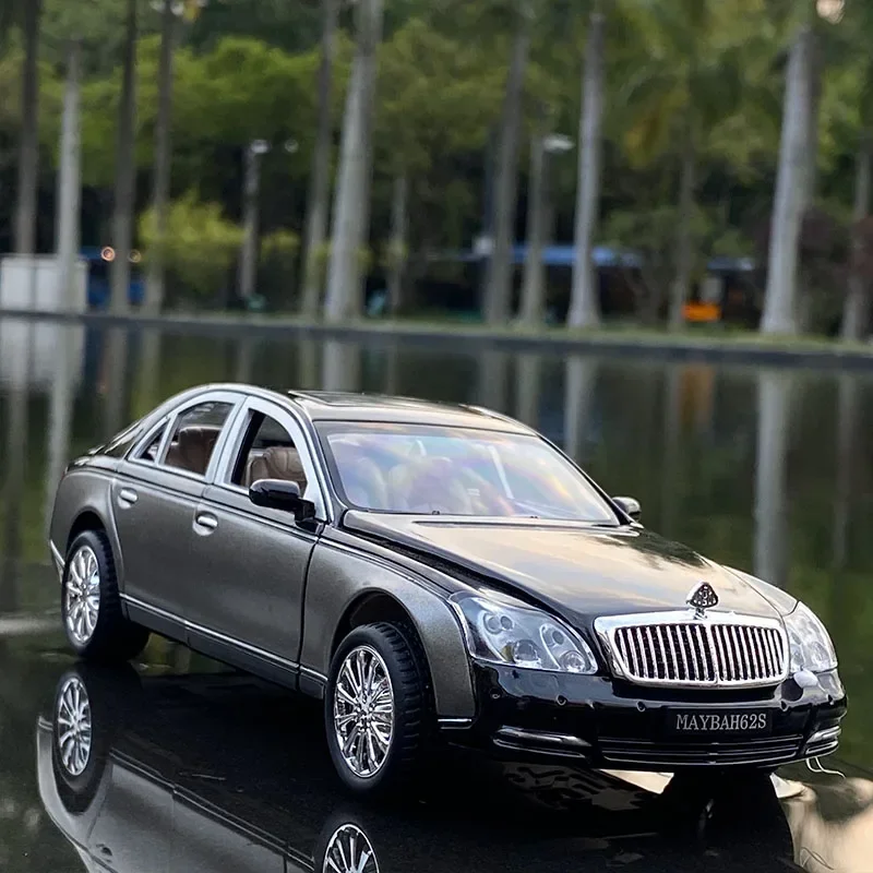 1:24 Maybach 62s S650 Classic Luxy Car Alloy Car Model Diecasts Metal Toy Vehicles Car Model Simulation Collection Kids Toy Gift