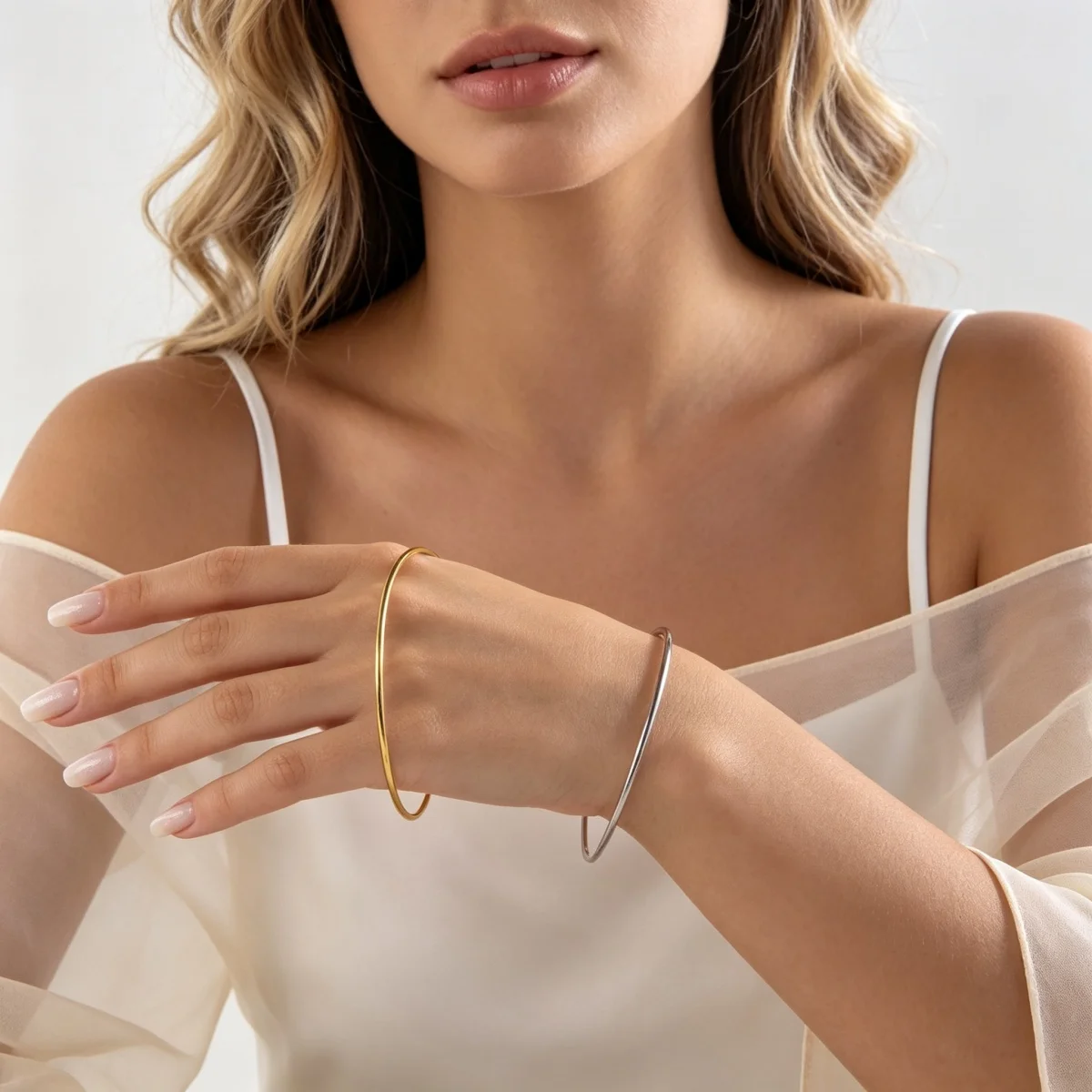 Einfache Edelstahl-Metall-Armreifen für Damen und Herren im Nischen-Stil mit geometrischen Spiralstreifen, offener Armreif-Schmuck. – Detail 13