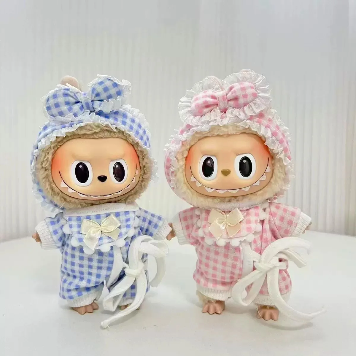 Labubu Bekleidungszubehör, geeignet für V1, V2, V3 Labubu Niedliche modische Mini-Plüsch-Pyjama-Sets, Geschenke, keine Puppe