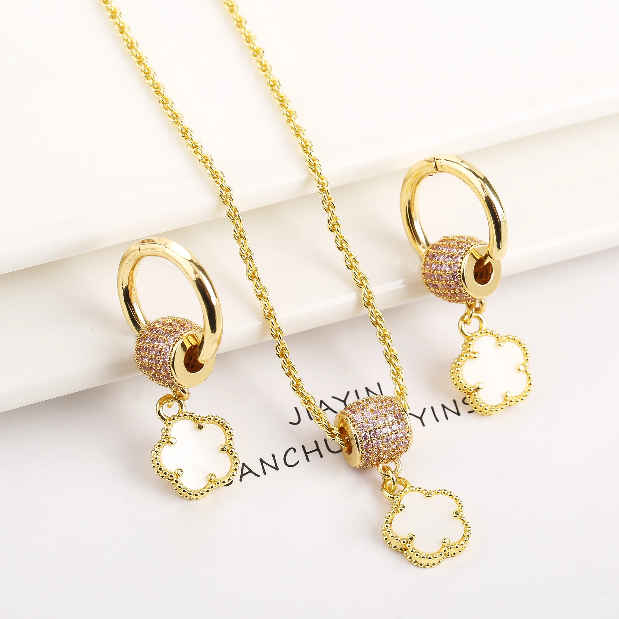 Luxury shiny Zirconia Earrings for women Fashion Five-leaf Flower Earrings Necklace set Classic women's party jewelry Shamrock