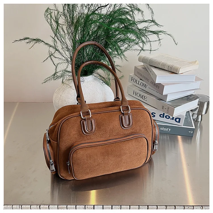 

Новинка 2025, винтажная байкерская сумка через плечо для женщин, просторная сумка подмышками, повседневная сумка в мотоциклетном стиле, вместительная и изысканная ​