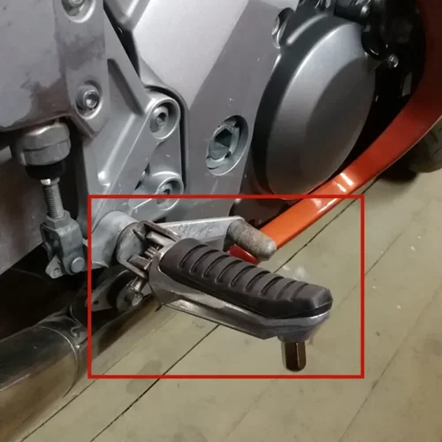 Imagen 2 del producto Reposapiés delanteros o traseros para Suzuki v-strom DL 650 1000 GSX 1250 1300 GSR 600 piezas de motocicleta