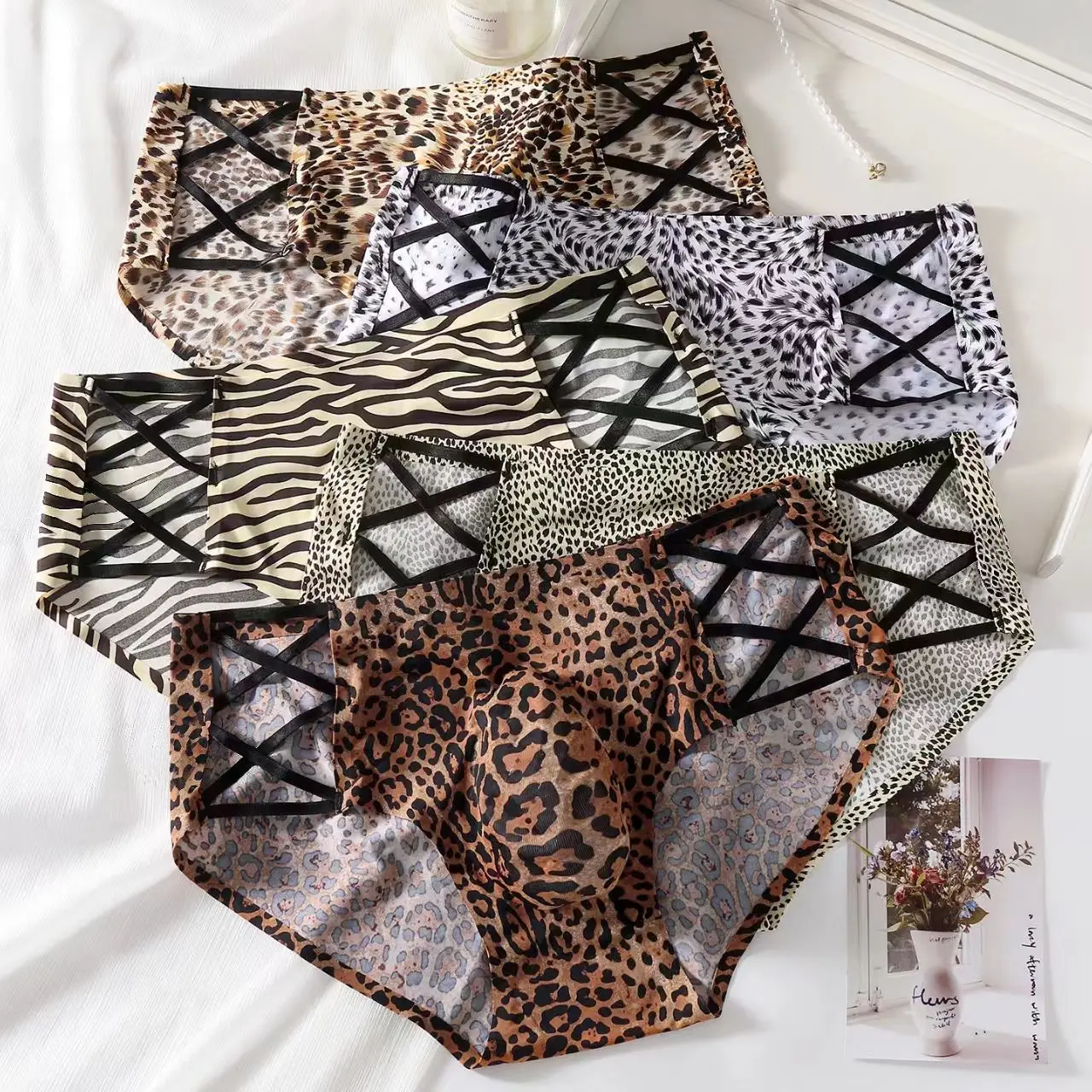 Sexy Mens Seamless Panties Ice Ultra Thin Sports Fitness Bulge Pouch briefs Male Panties Low Waist